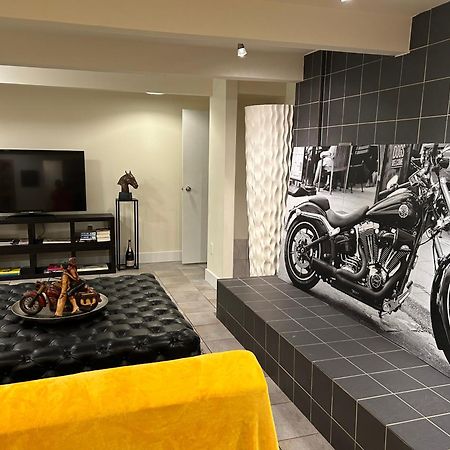 Grouse Cheerful Large Private Bedroom, Bath, Shared Deck, Pool, Hot Tub North Vancouver Extérieur photo