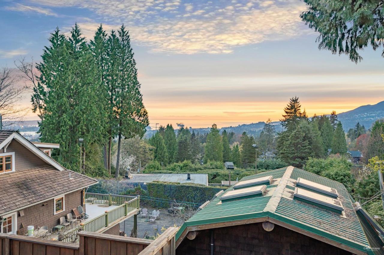 Grouse Cheerful Large Private Bedroom, Bath, Shared Deck, Pool, Hot Tub North Vancouver Extérieur photo