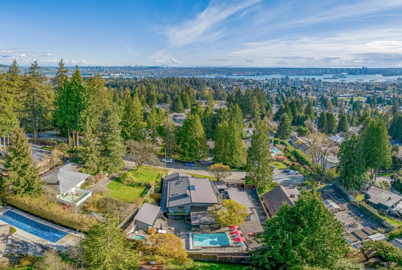 Grouse Cheerful Large Private Bedroom, Bath, Shared Deck, Pool, Hot Tub North Vancouver Extérieur photo