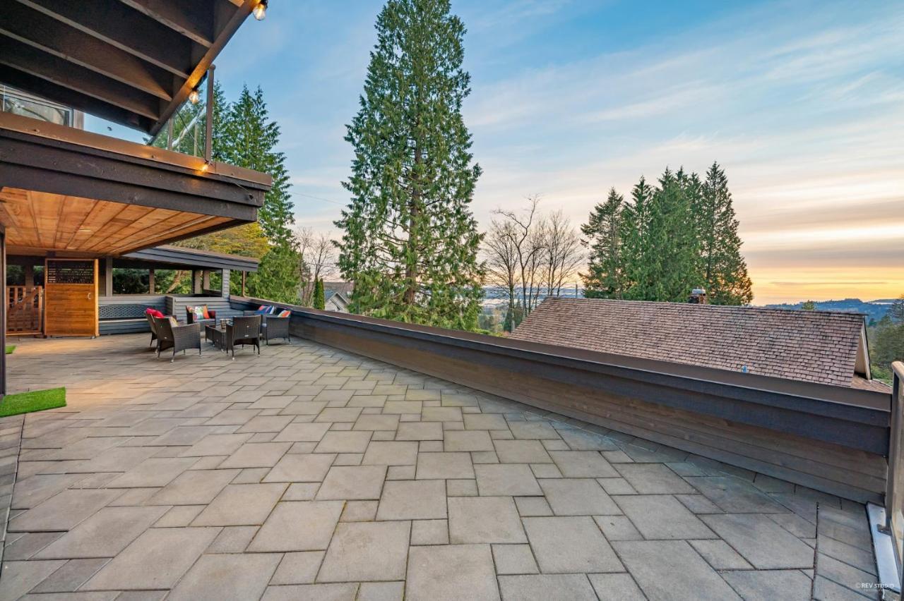 Grouse Cheerful Large Private Bedroom, Bath, Shared Deck, Pool, Hot Tub North Vancouver Extérieur photo
