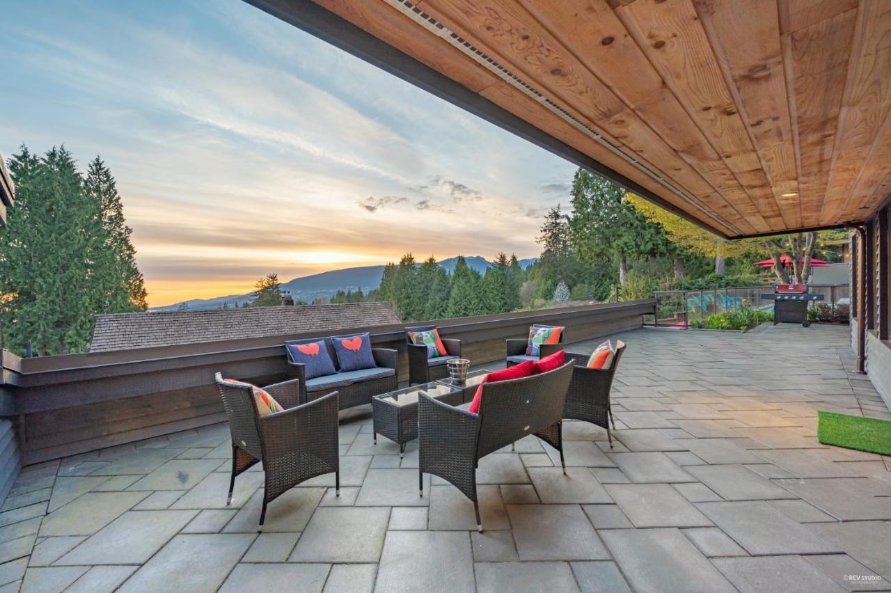 Grouse Cheerful Large Private Bedroom, Bath, Shared Deck, Pool, Hot Tub North Vancouver Extérieur photo