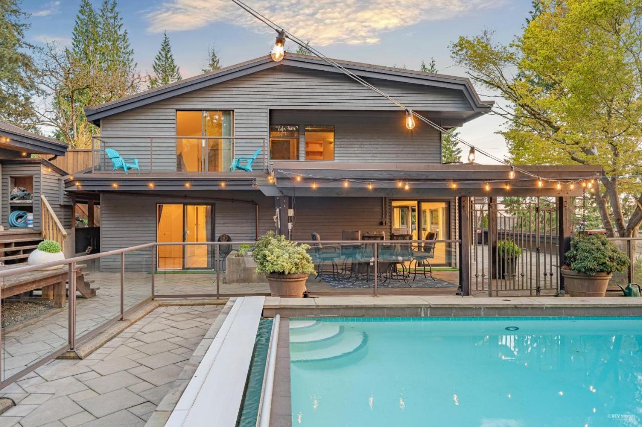 Grouse Cheerful Large Private Bedroom, Bath, Shared Deck, Pool, Hot Tub North Vancouver Extérieur photo