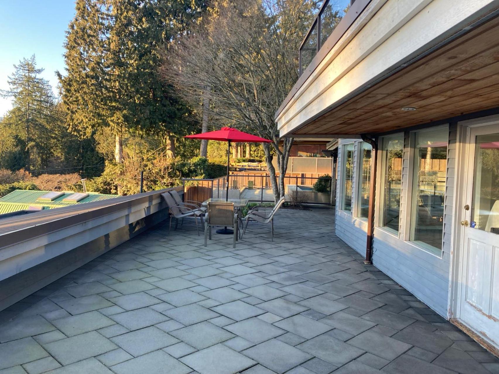 Grouse Cheerful Large Private Bedroom, Bath, Shared Deck, Pool, Hot Tub North Vancouver Extérieur photo