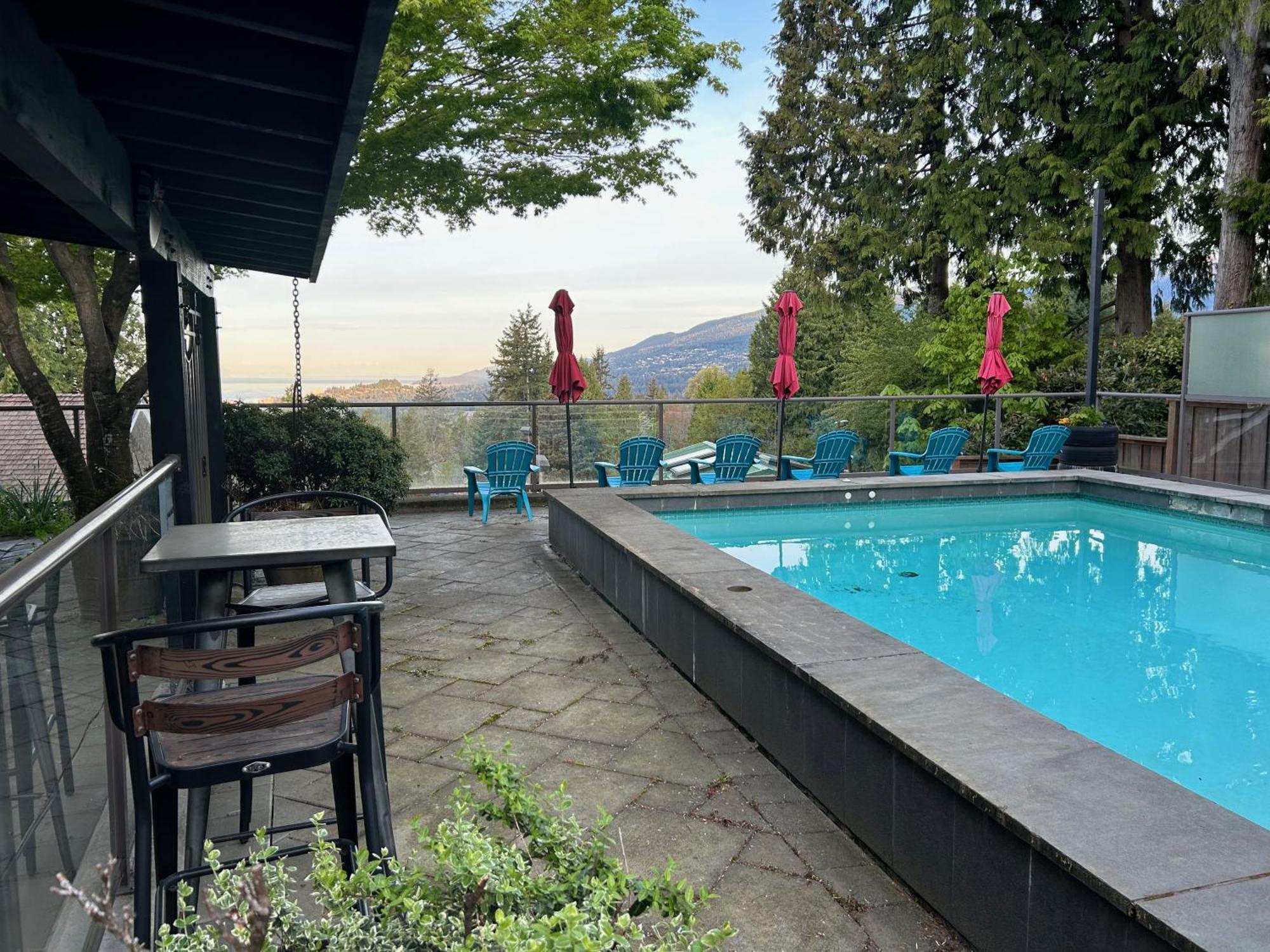 Grouse Cheerful Large Private Bedroom, Bath, Shared Deck, Pool, Hot Tub North Vancouver Extérieur photo