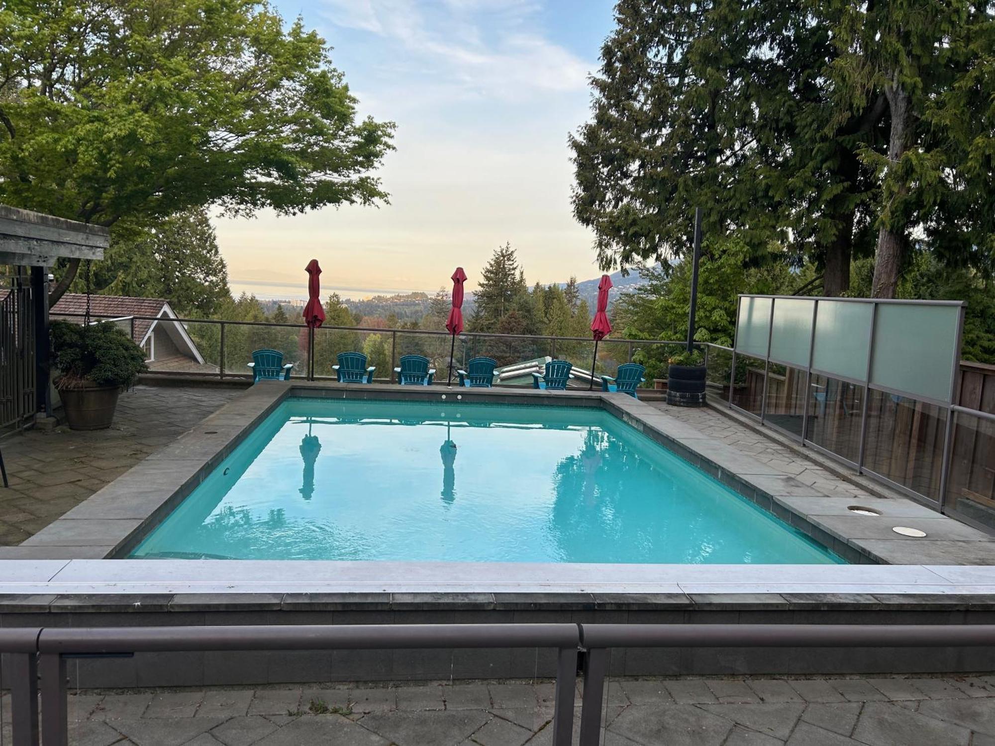 Grouse Cheerful Large Private Bedroom, Bath, Shared Deck, Pool, Hot Tub North Vancouver Extérieur photo