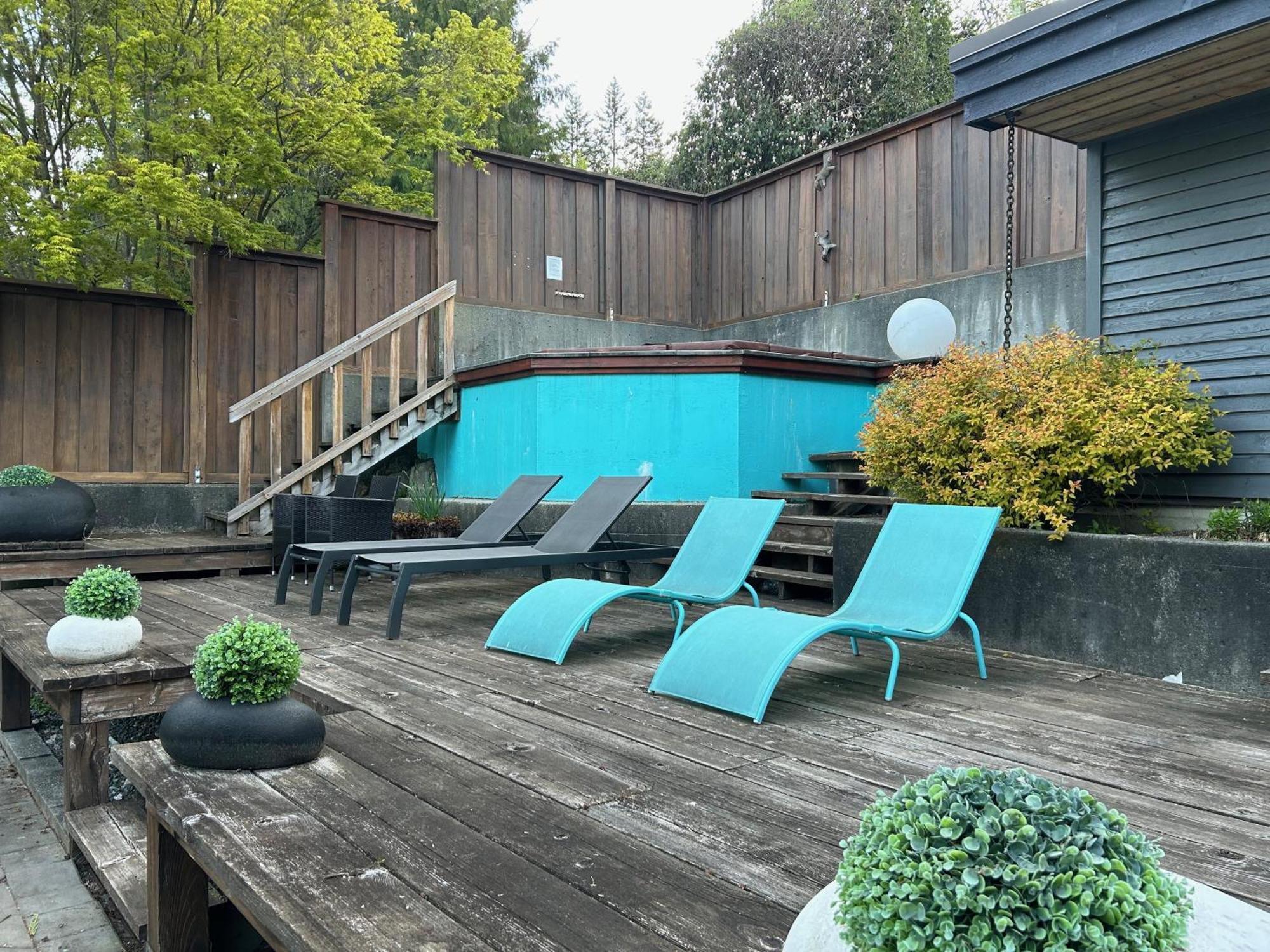 Grouse Cheerful Large Private Bedroom, Bath, Shared Deck, Pool, Hot Tub North Vancouver Extérieur photo