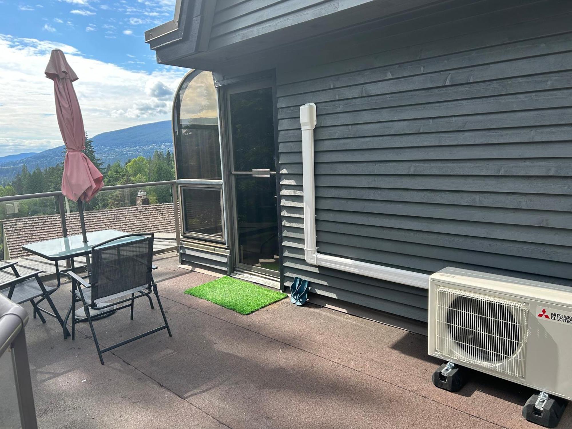 Grouse Cheerful Large Private Bedroom, Bath, Shared Deck, Pool, Hot Tub North Vancouver Extérieur photo