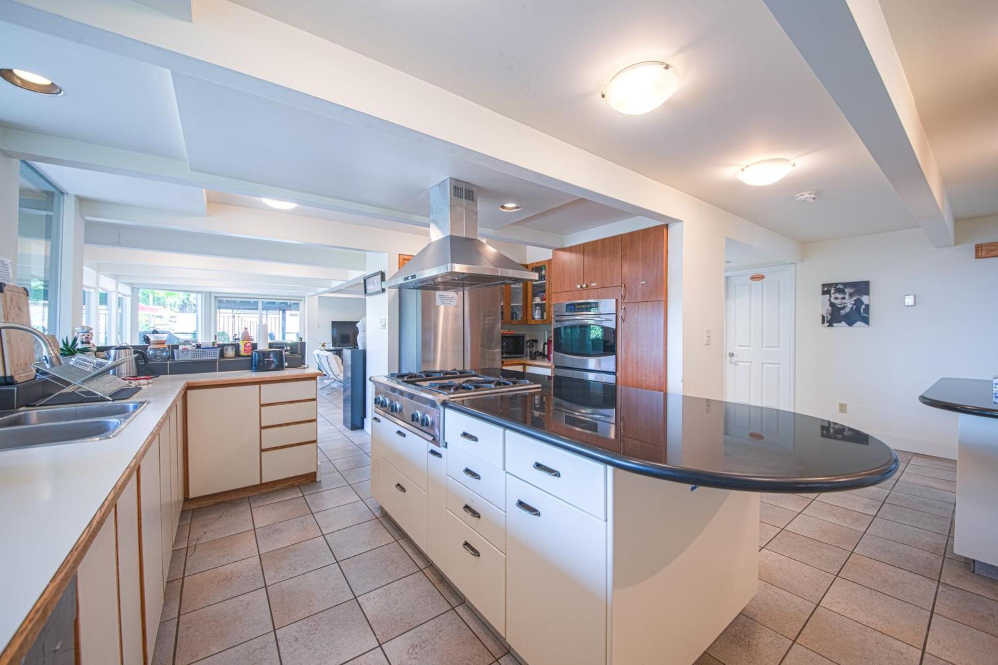 Grouse Cheerful Large Private Bedroom, Bath, Shared Deck, Pool, Hot Tub North Vancouver Extérieur photo