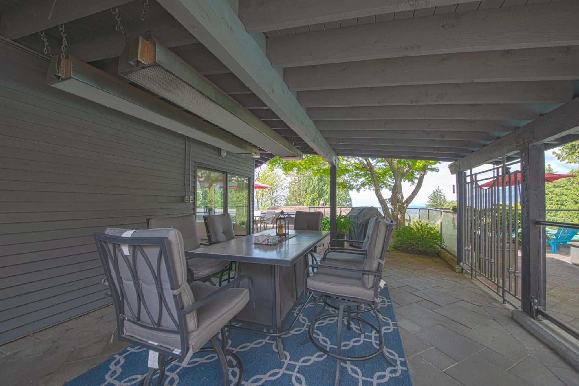Grouse Cheerful Large Private Bedroom, Bath, Shared Deck, Pool, Hot Tub North Vancouver Extérieur photo