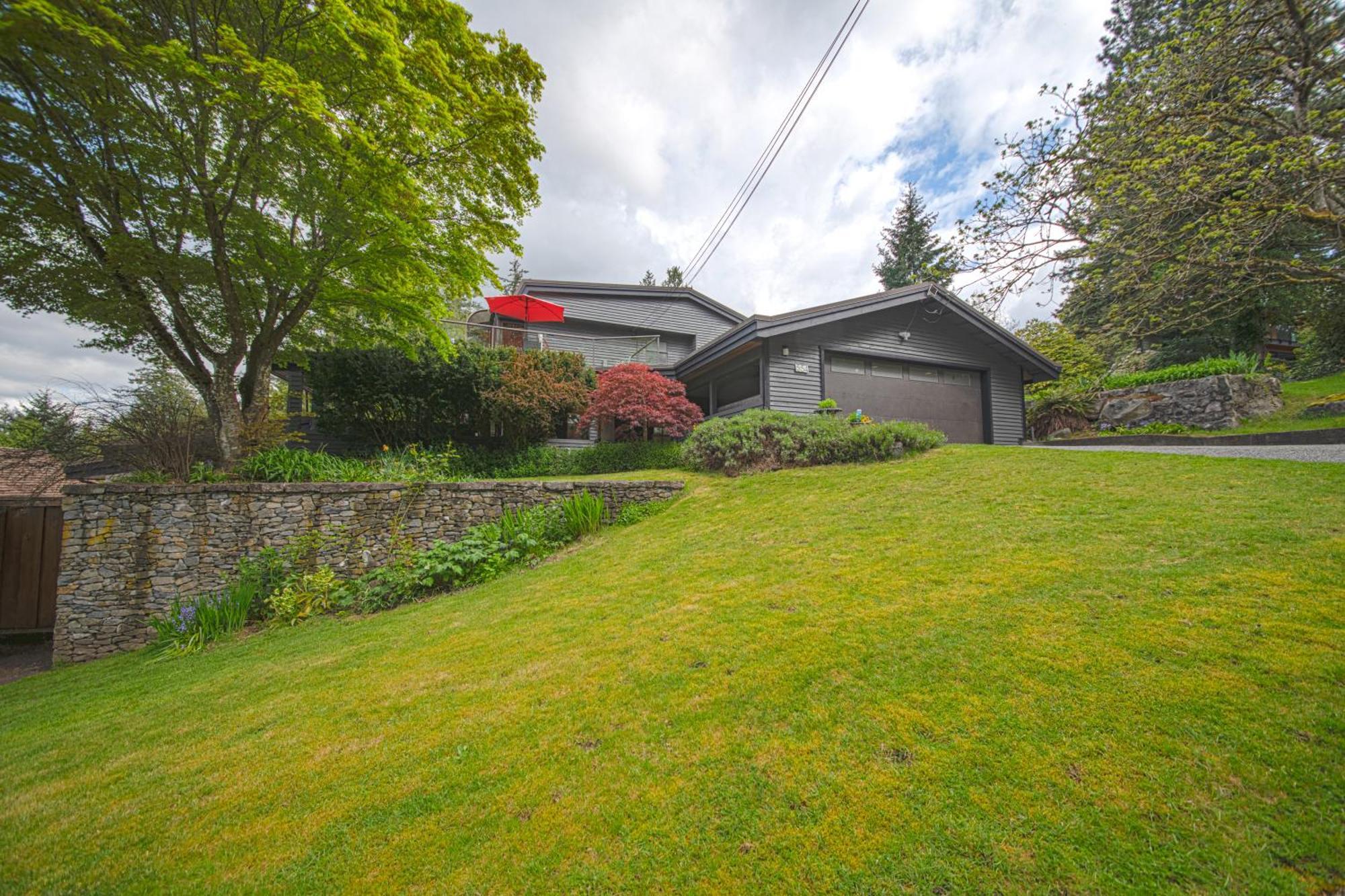 Grouse Cheerful Large Private Bedroom, Bath, Shared Deck, Pool, Hot Tub North Vancouver Extérieur photo