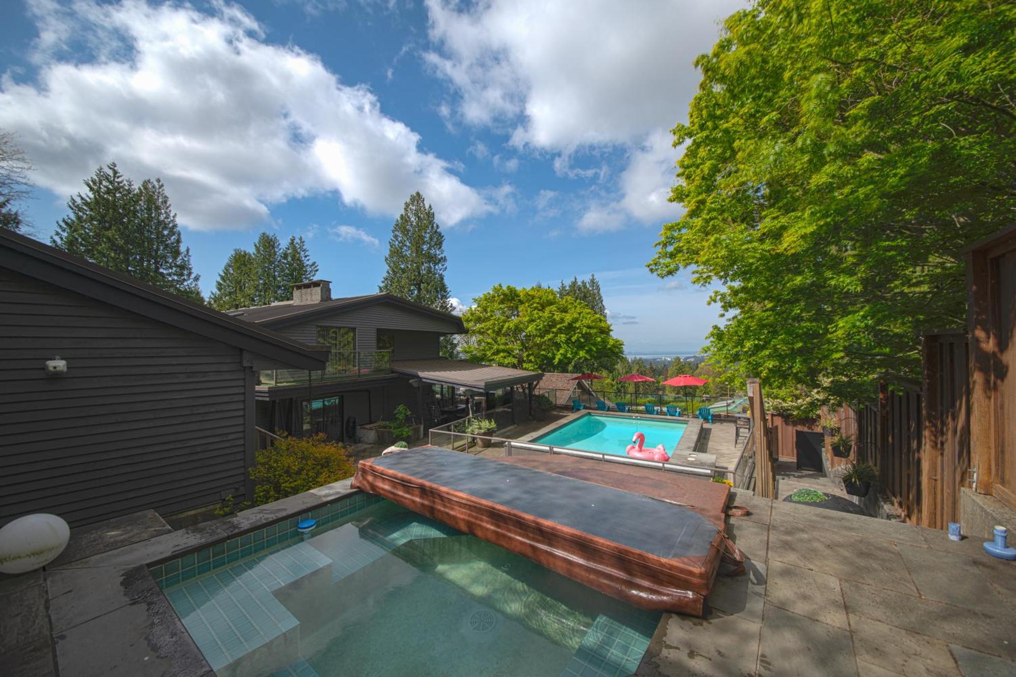 Grouse Cheerful Large Private Bedroom, Bath, Shared Deck, Pool, Hot Tub North Vancouver Extérieur photo