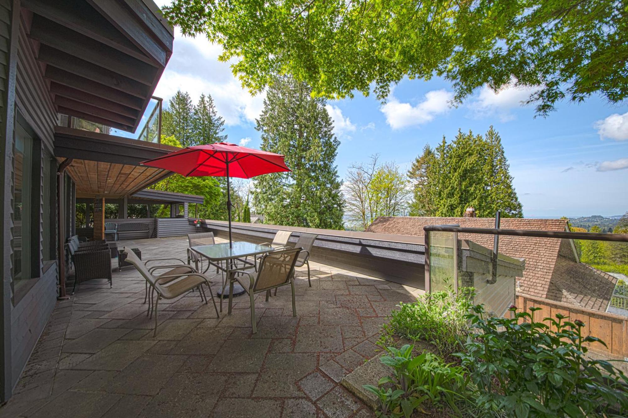 Grouse Cheerful Large Private Bedroom, Bath, Shared Deck, Pool, Hot Tub North Vancouver Extérieur photo